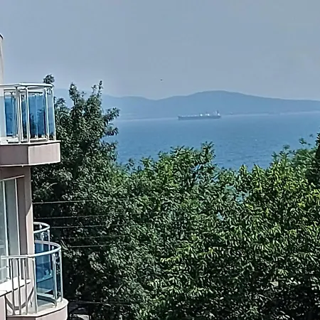 до морето Burgas City